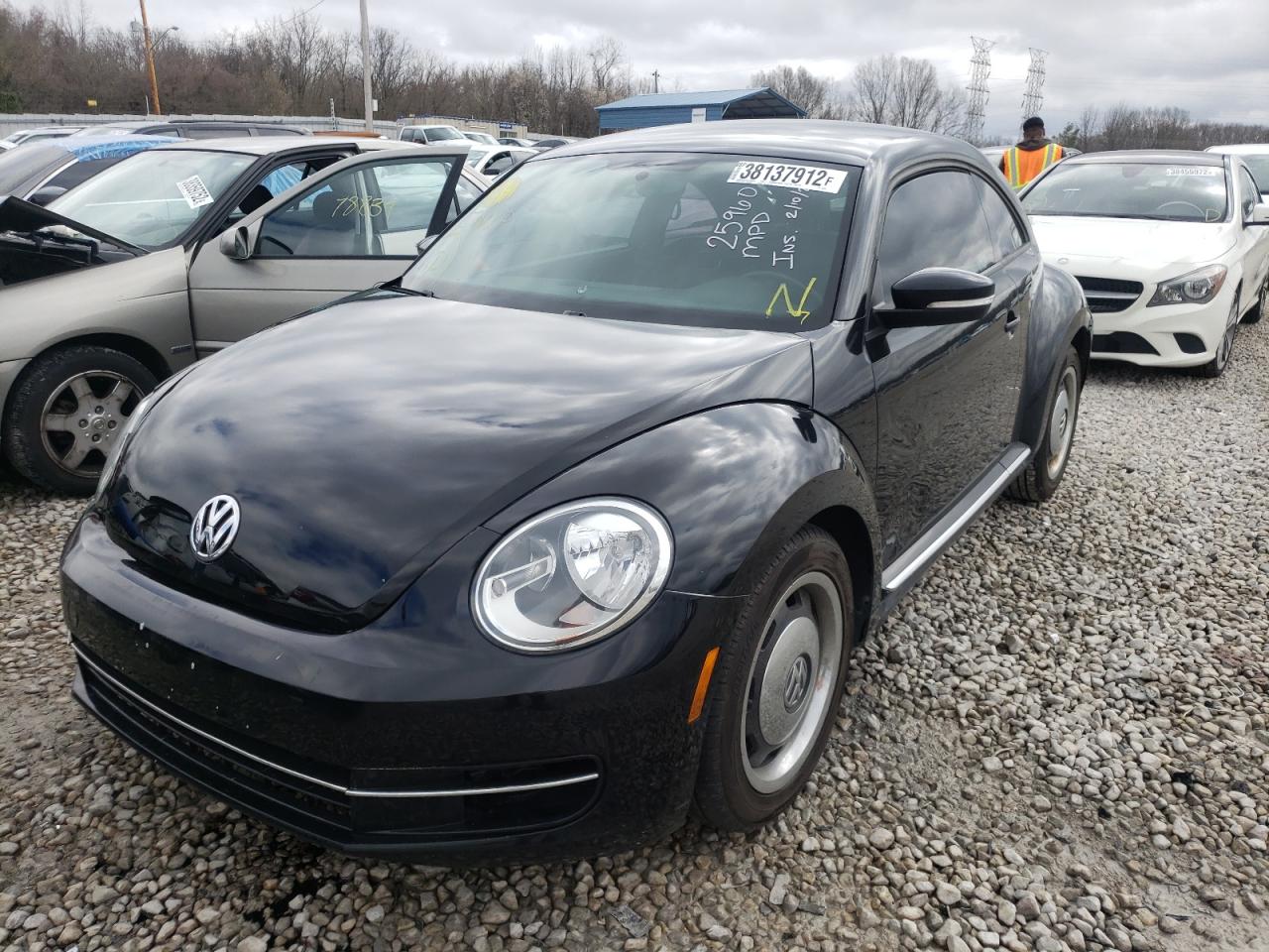 Photo 2 from auction – 2012 VOLKSWAGEN BEETLE with VIN 3VWJP7AT4CM648876