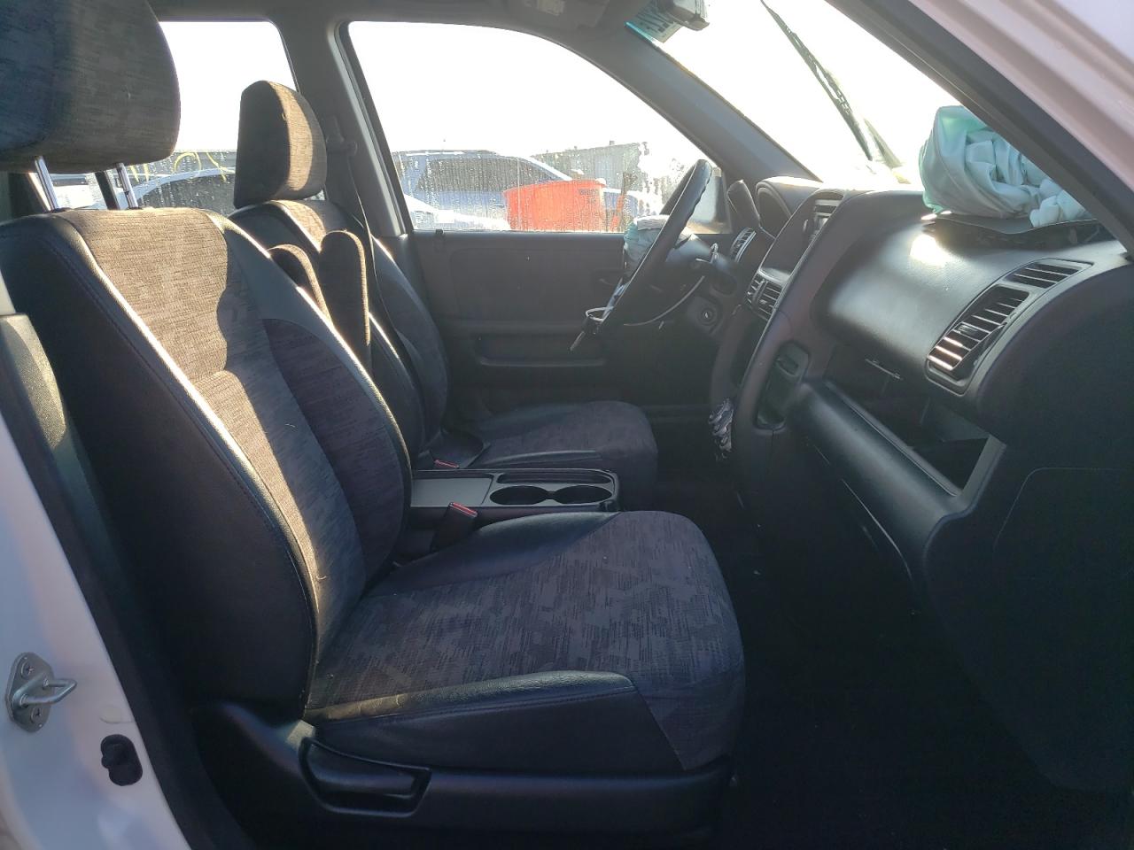 Photo 5 from auction – 2004 HONDA CR-V LX with VIN JHLRD68494C009924