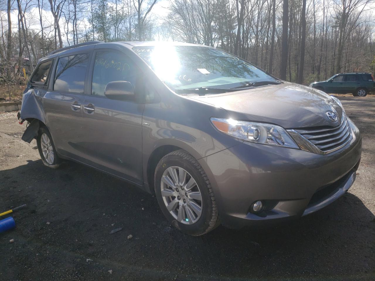 Photo 1 from auction – 2017 TOYOTA SIENNA XLE with VIN 5TDDZ3DC1HS177002
