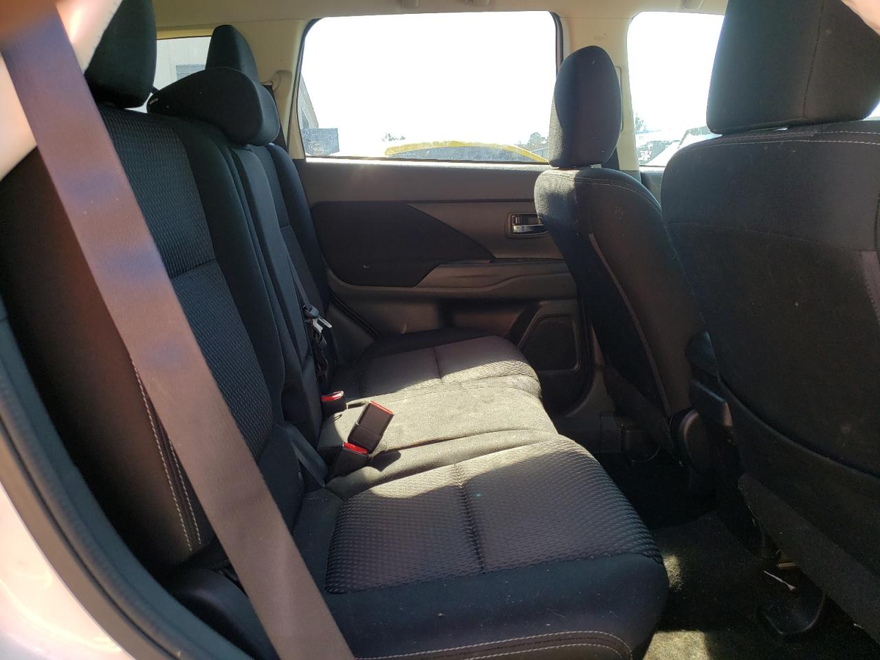 Photo 6 from auction – 2017 MITSUBISHI OUTLANDER with VIN JA4AZ2A33HZ039424