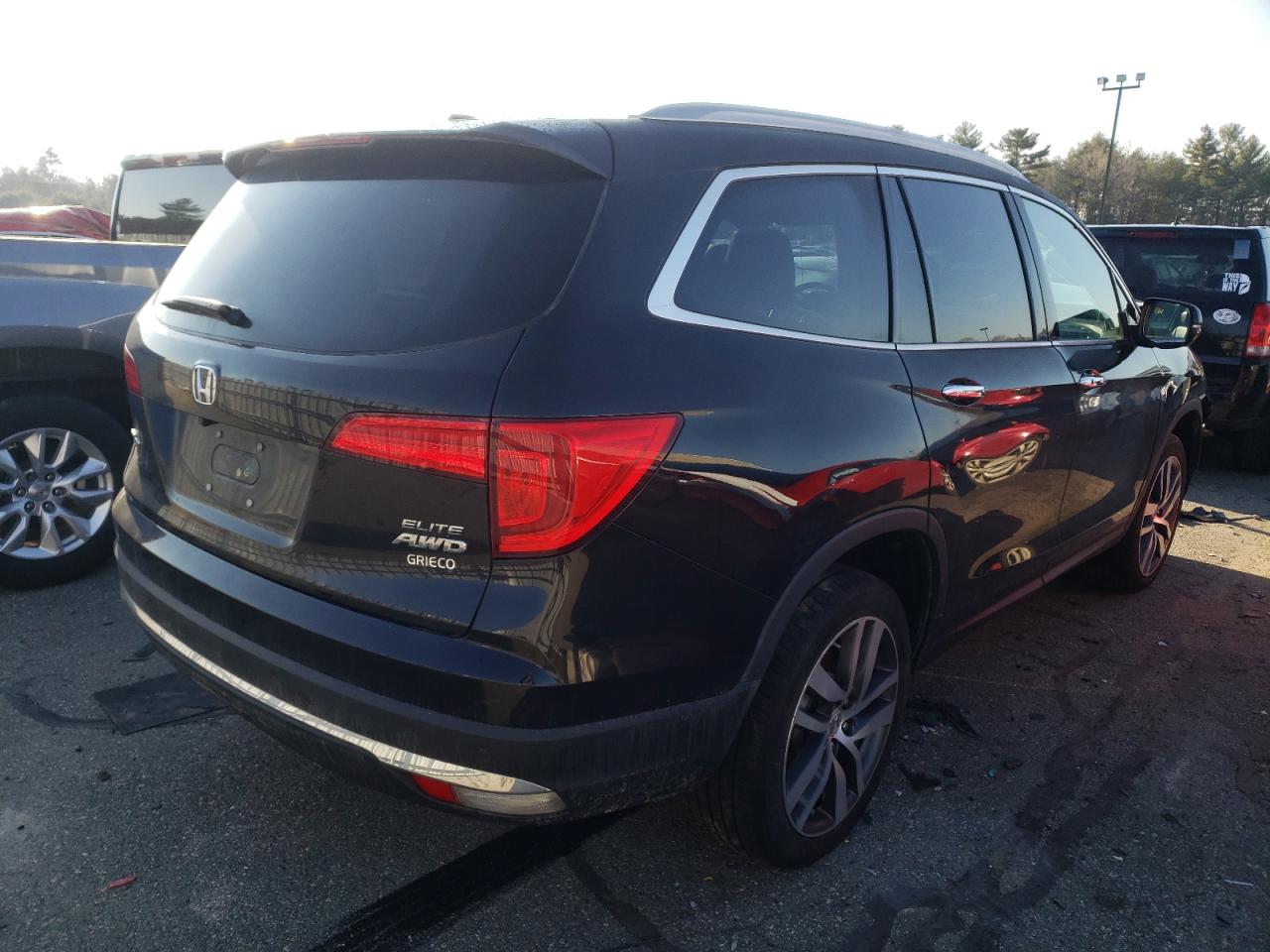 Photo 4 from auction – 2017 HONDA PILOT ELIT with VIN 5FNYF6H0XHB013456