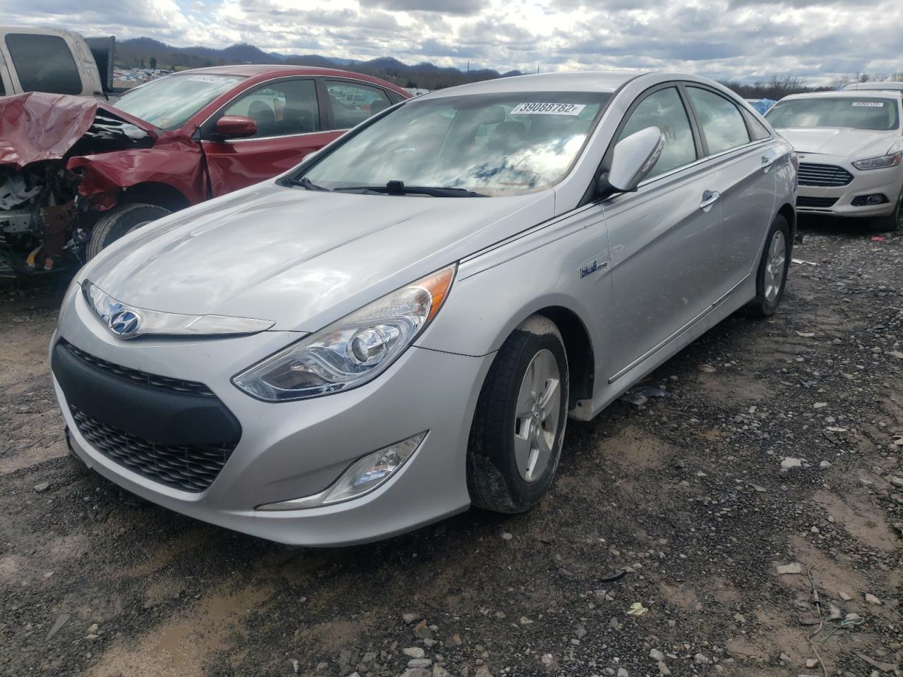 Photo 2 from auction – 2012 HYUNDAI SONATA HYB with VIN KMHEC4A49CA019632