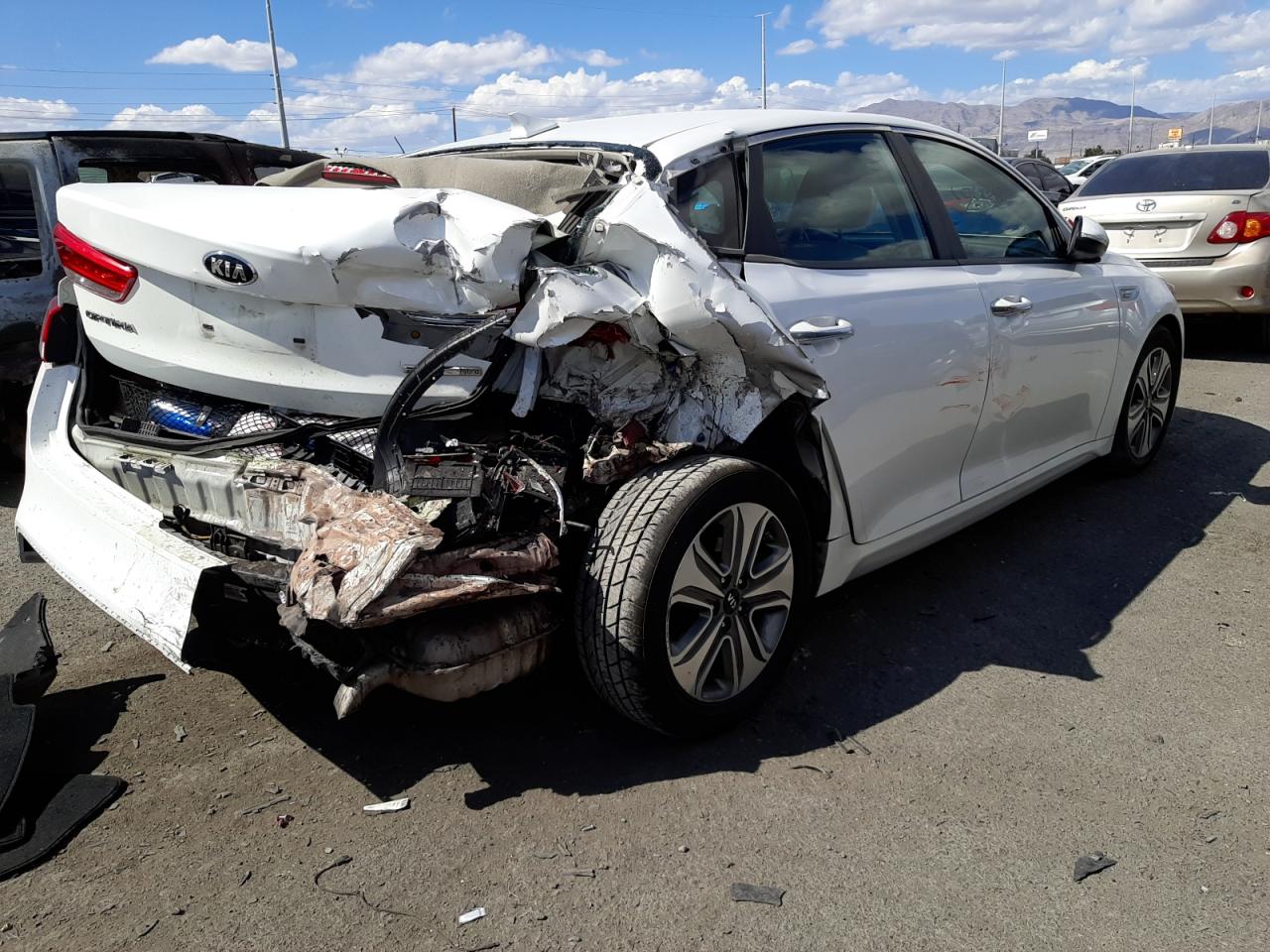 Photo 4 from auction – 2017 KIA OPTIMA HYB with VIN KNAGU4LE7H5014068