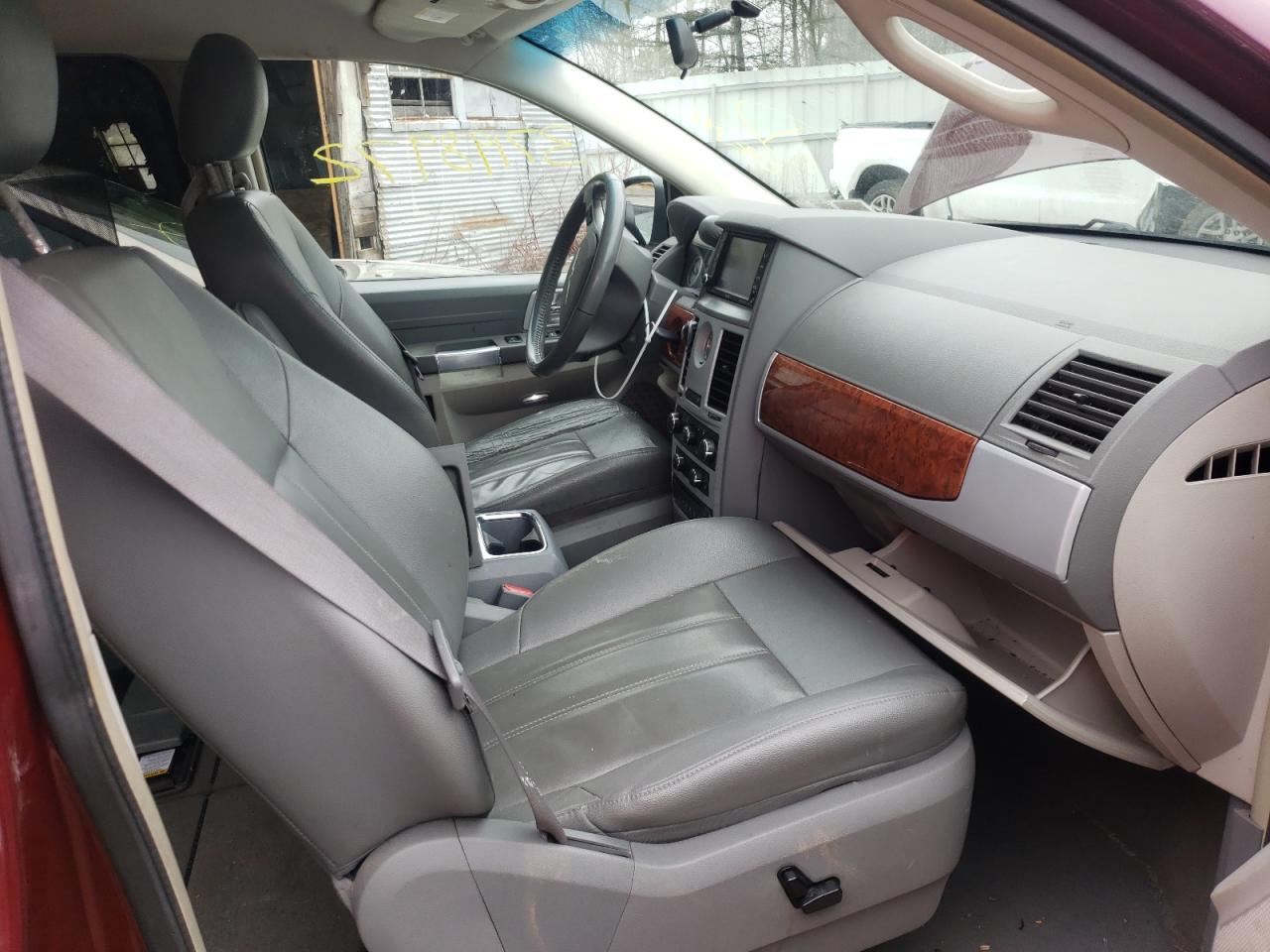 Photo 5 from auction – 2008 CHRYSLER TOWN & COU with VIN 2A8HR54P38R720299