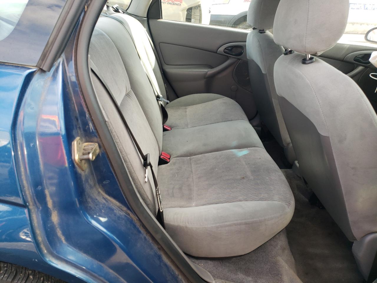 Photo 6 from auction – 2000 FORD FOCUS LX with VIN 1FAFP33PXYW342134