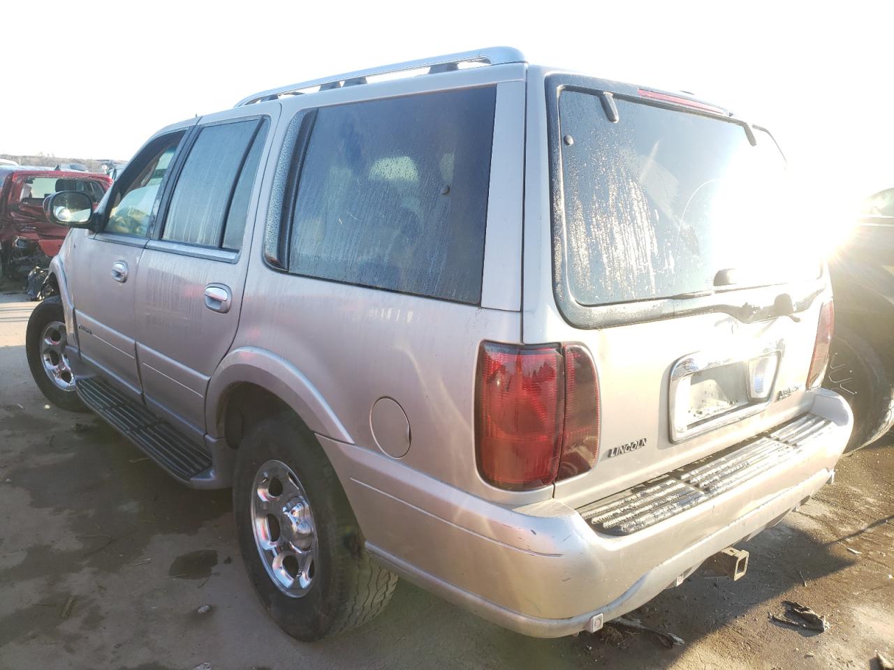 Photo 3 from auction – 2001 LINCOLN NAVIGATOR with VIN 5LMFU28R31LJ21451