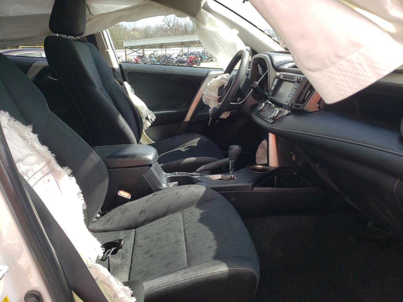 Photo 5 from auction – 2015 TOYOTA RAV4 XLE with VIN 2T3WFREV0FW178822