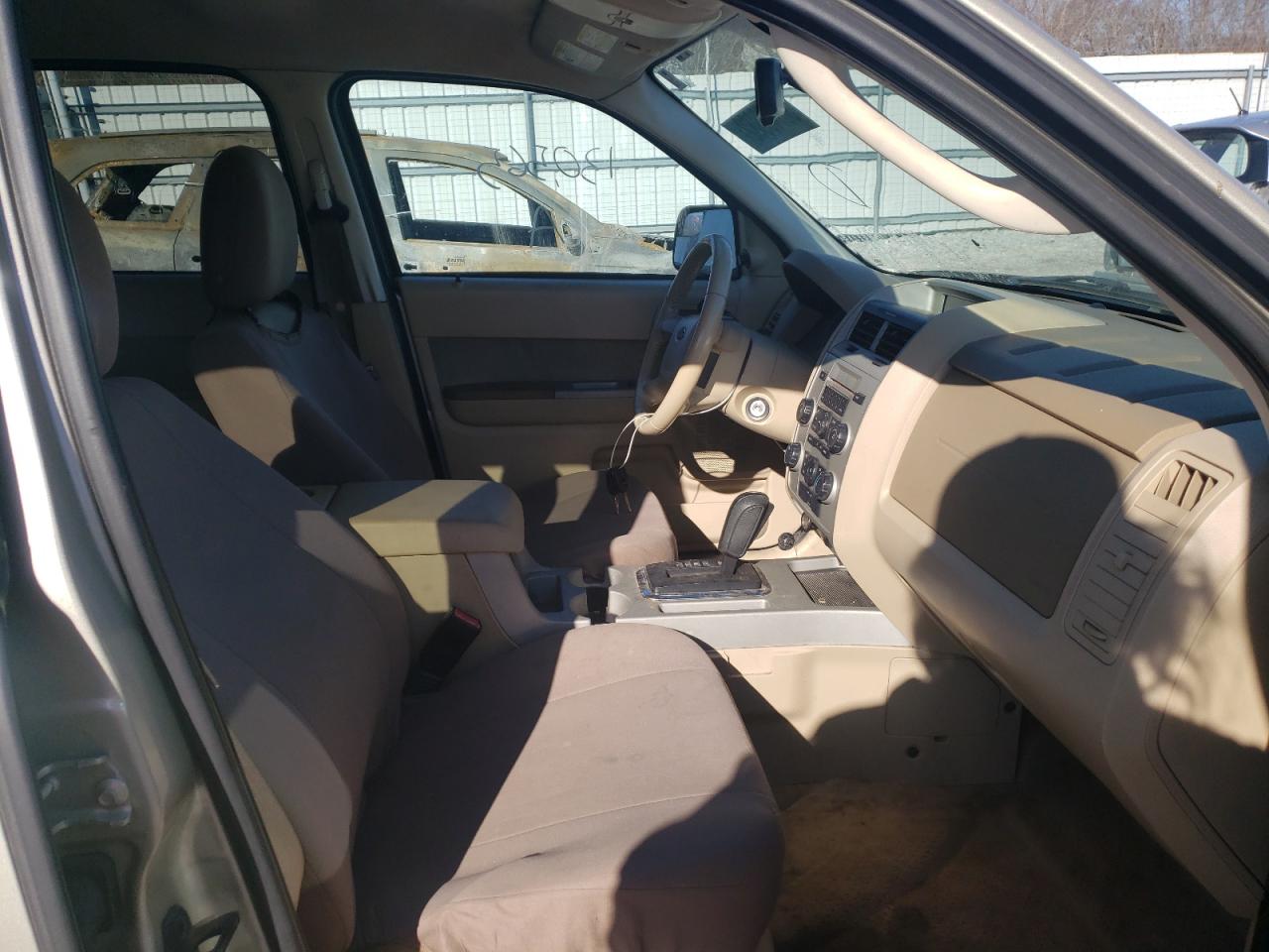Photo 5 from auction – 2010 FORD ESCAPE with VIN 1FMCU9D70AKC72496