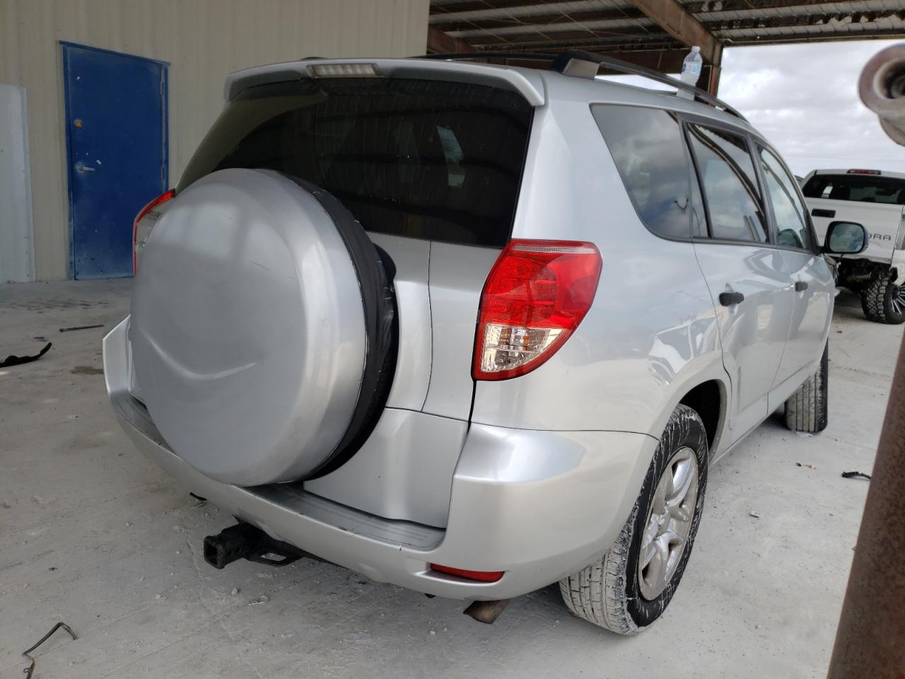 Photo 4 from auction – 2007 TOYOTA RAV4 with VIN JTMZD33VX75037803
