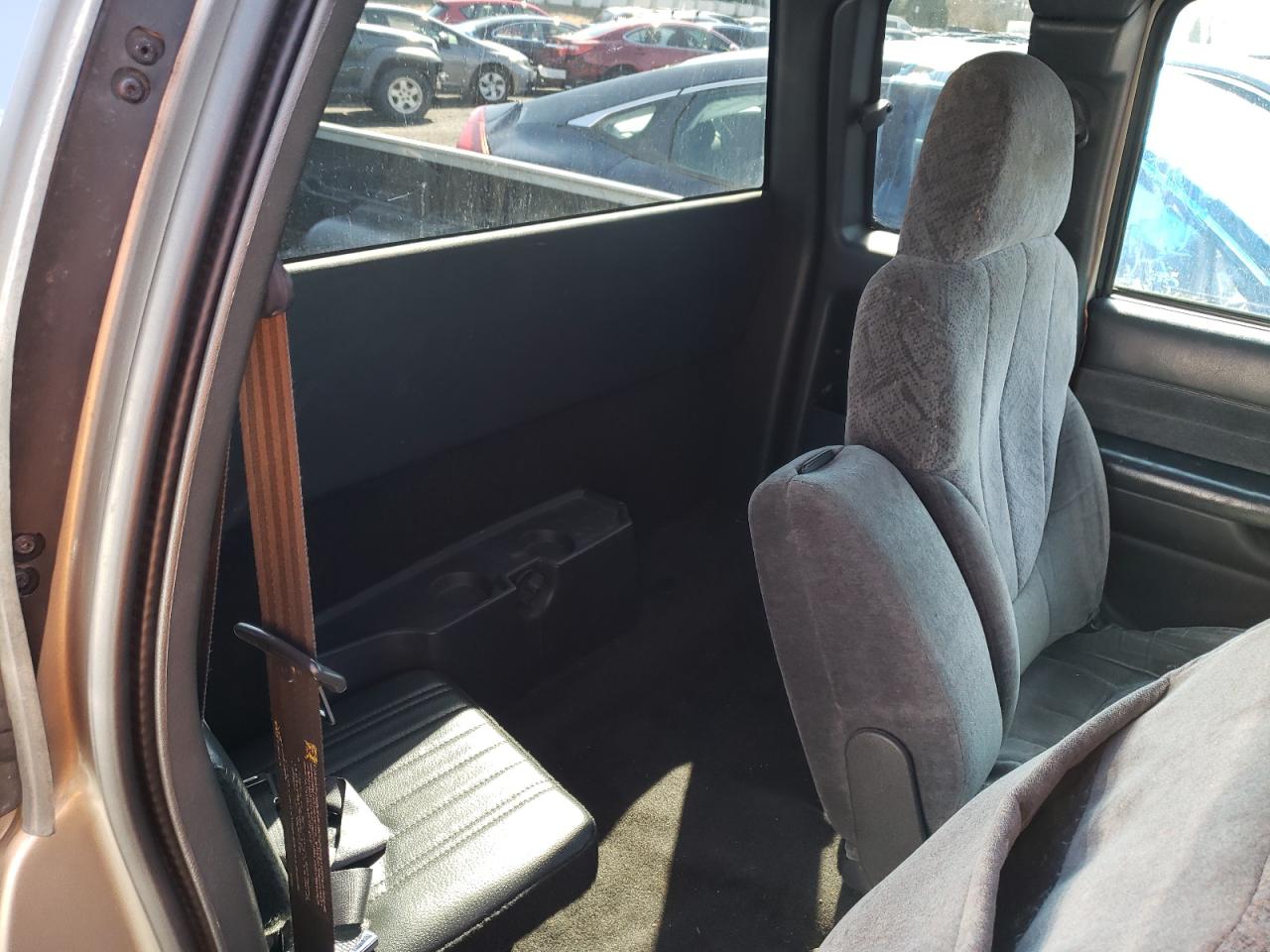 Photo 6 from auction – 2001 GMC SONOMA with VIN 1GTCS19W118157236