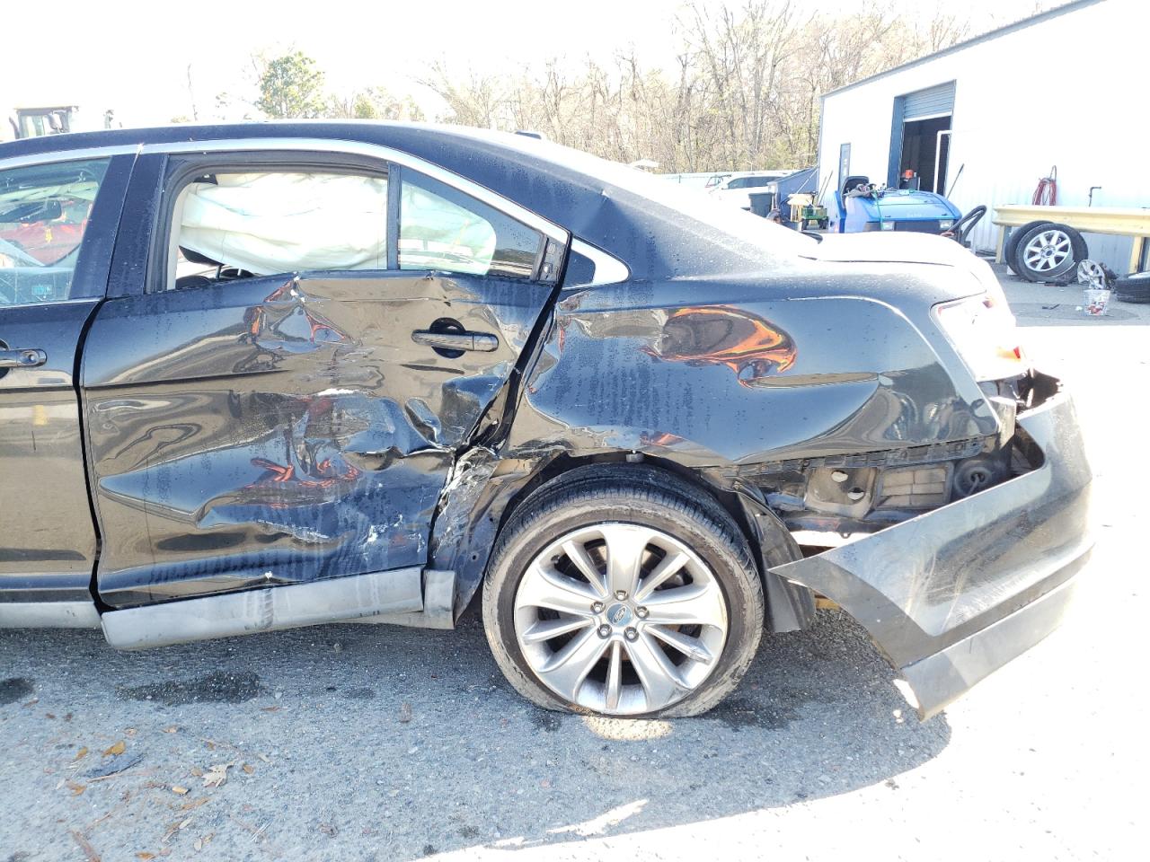 Photo 9 from auction – 2010 FORD TAURUS LIM with VIN 1FAHP2FWXAG132798