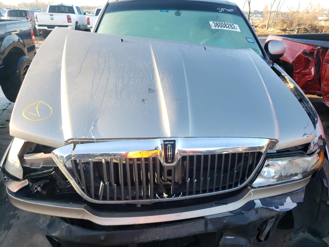 Photo 7 from auction – 2001 LINCOLN NAVIGATOR with VIN 5LMFU28R31LJ21451