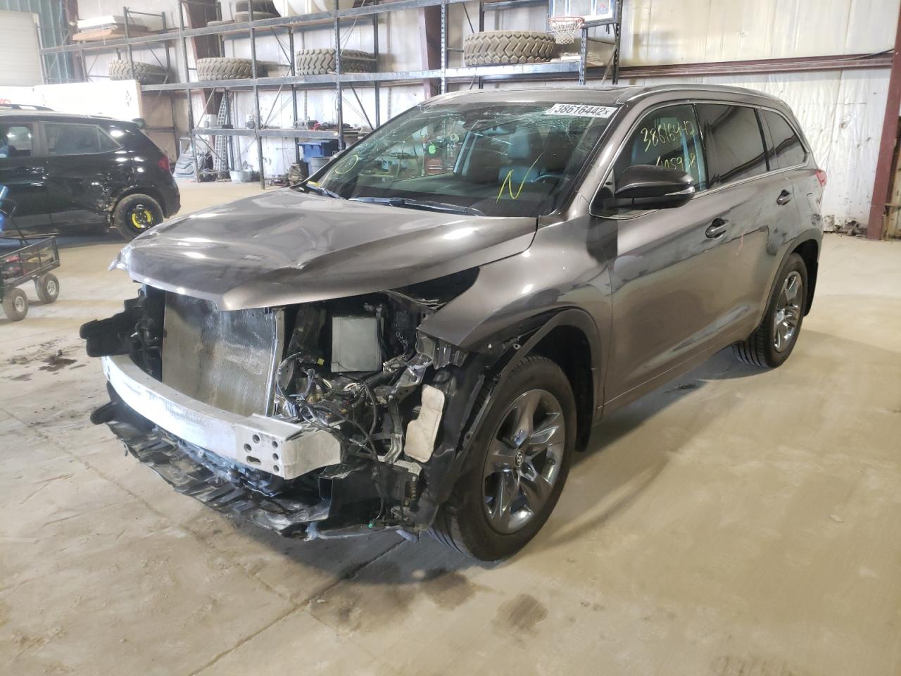 Photo 2 from auction – 2018 TOYOTA HIGHLANDER with VIN 5TDDZRFH3JS815199