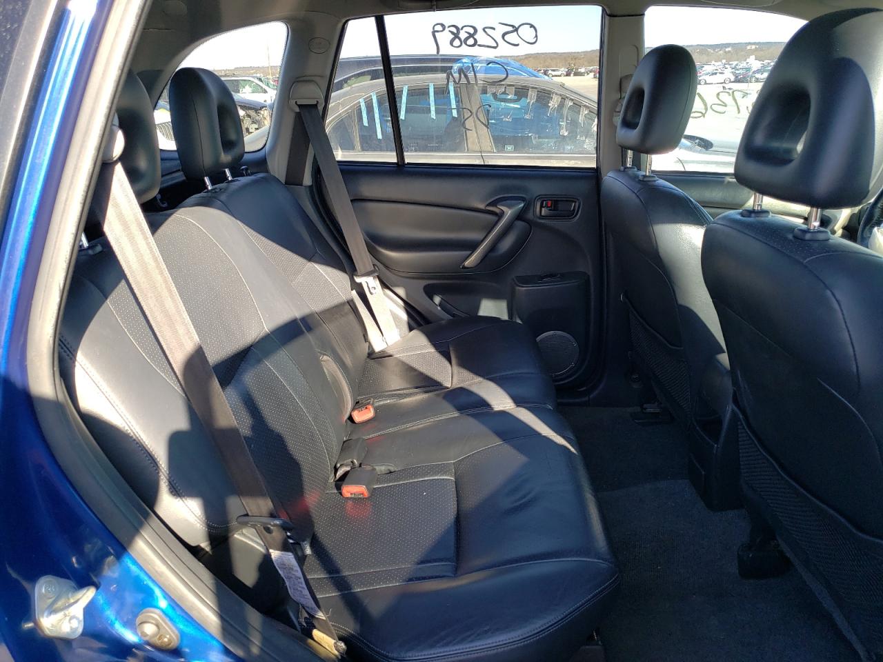Photo 6 from auction – 2005 TOYOTA RAV4 with VIN JTEHD20V050050382