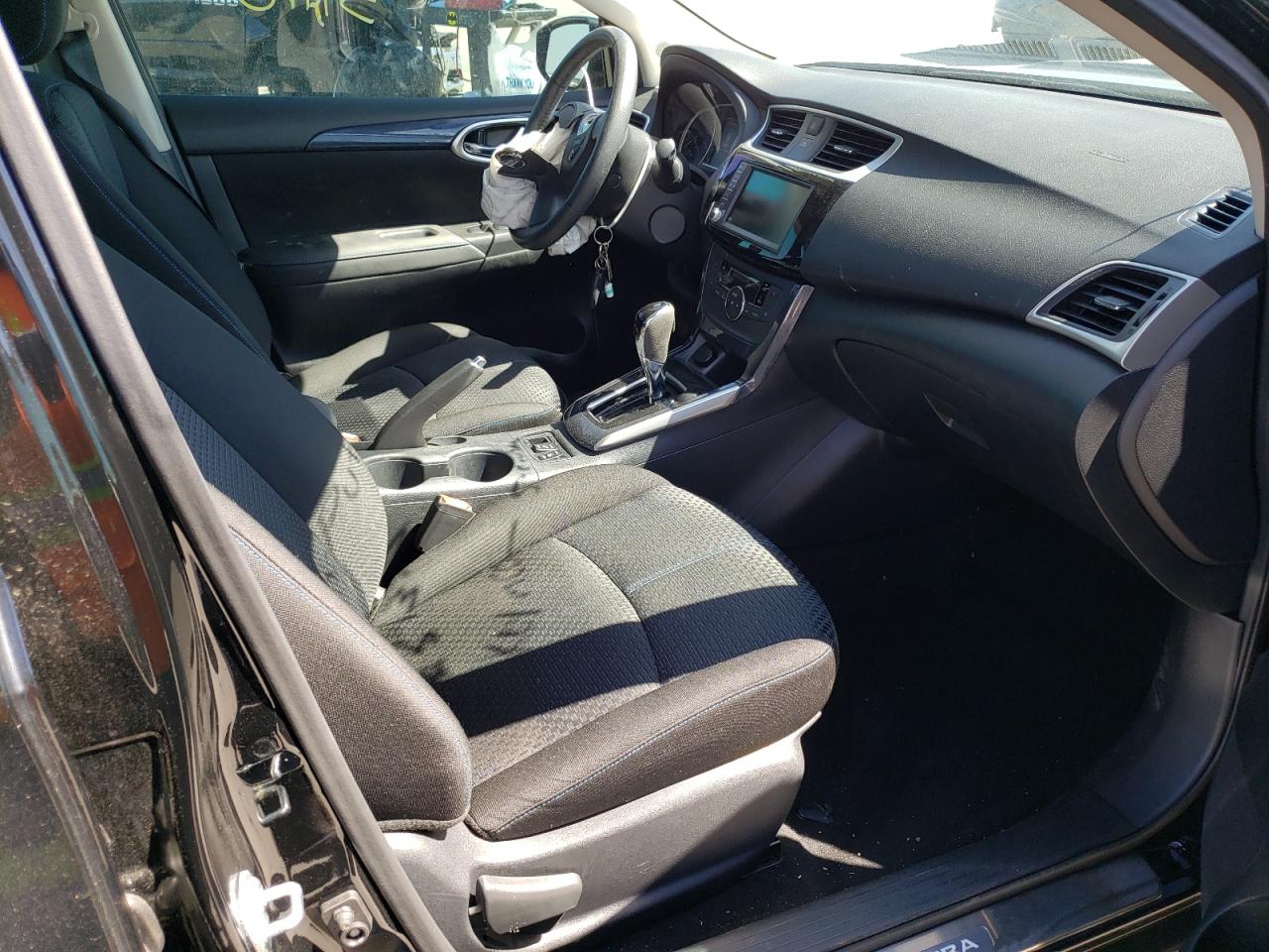 Photo 5 from auction – 2019 NISSAN SENTRA S with VIN 3N1AB7AP1KY219158