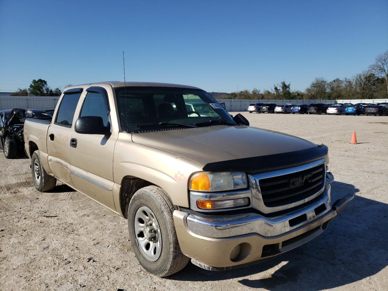 GMC NEW SIERRA 2005 مع رقم تعريف المركبة 2GTEC13T751127879 - صورة من المزاد