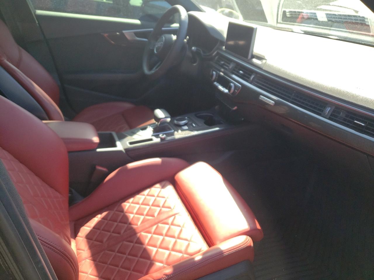 Photo 5 from auction – 2019 AUDI S4 PRESTIG with VIN WAUC4AF48KA117160