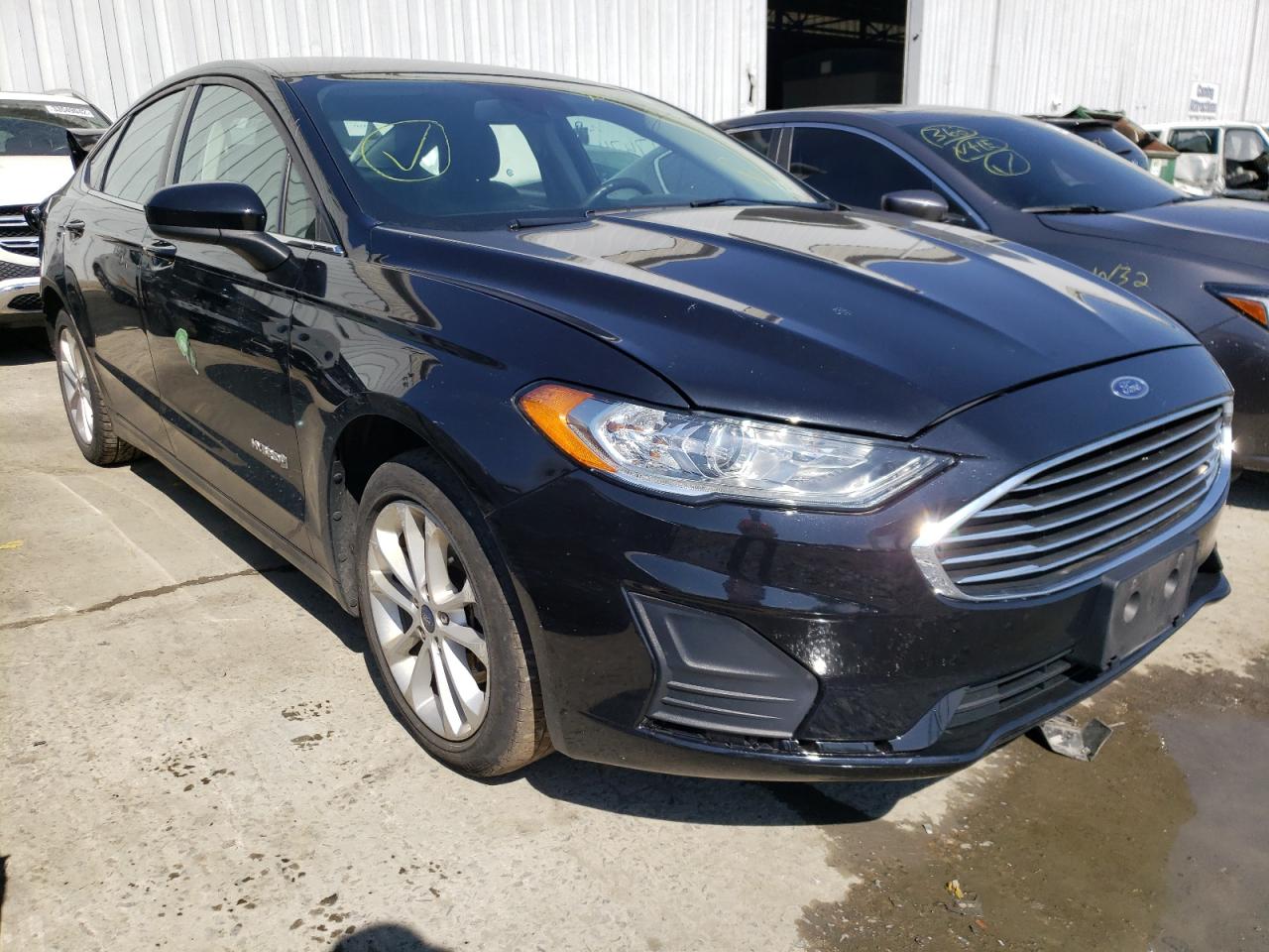 FORD FUSION SE 2019 with VIN 3FA6P0LU0KR212832 - Photo from auction