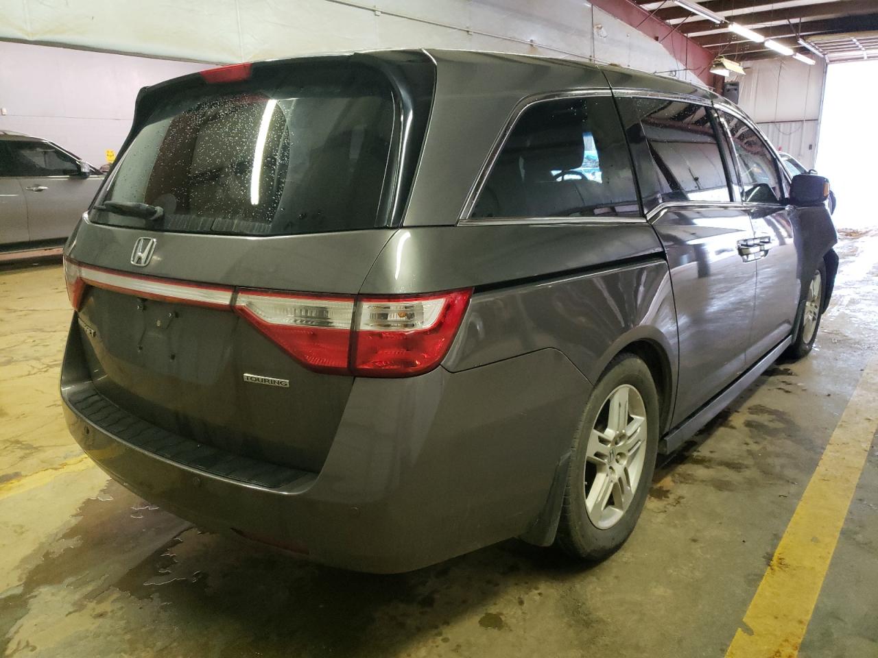 Photo 4 from auction – 2011 HONDA ODYSSEY TO with VIN 5FNRL5H90BB094142
