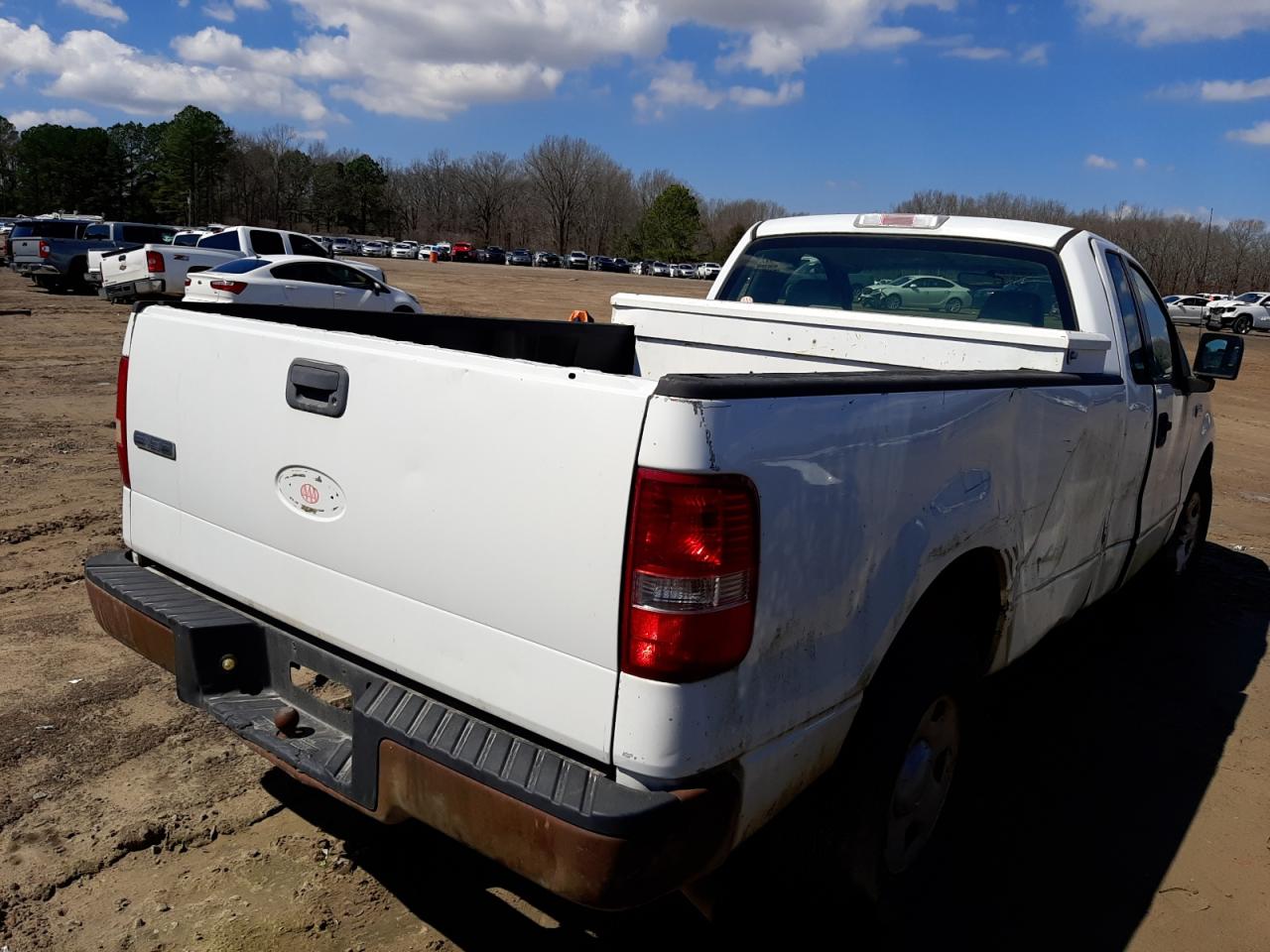 Photo 4 from auction – 2005 FORD F150 with VIN 1FTRF12225NA80177