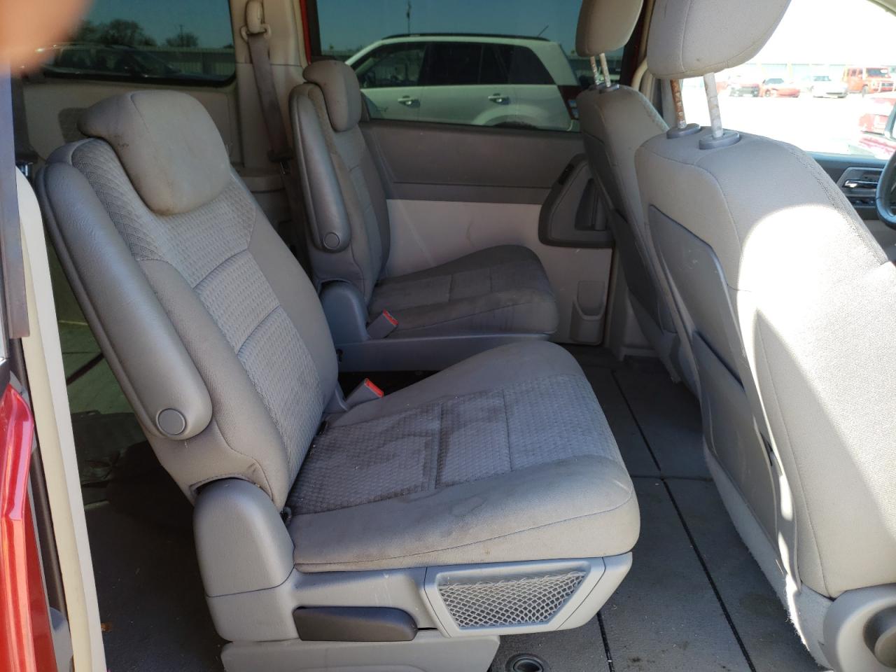 Photo 6 from auction – 2008 CHRYSLER TOWN & COU with VIN 2A8HR54P38R776369