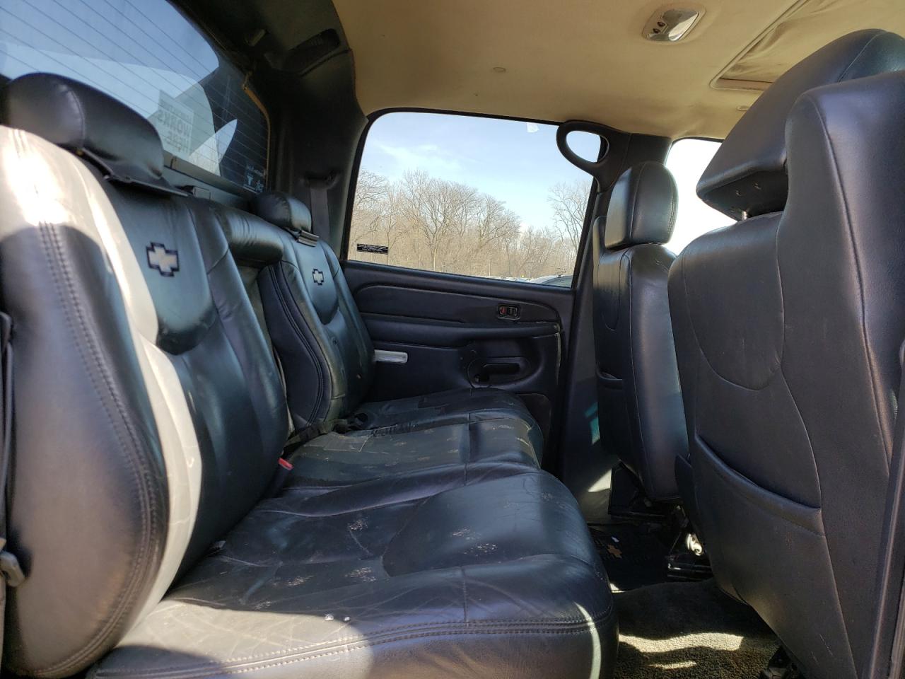 Photo 6 from auction – 2002 CHEVROLET AVALANCHE with VIN 3GNEK13T22G149527