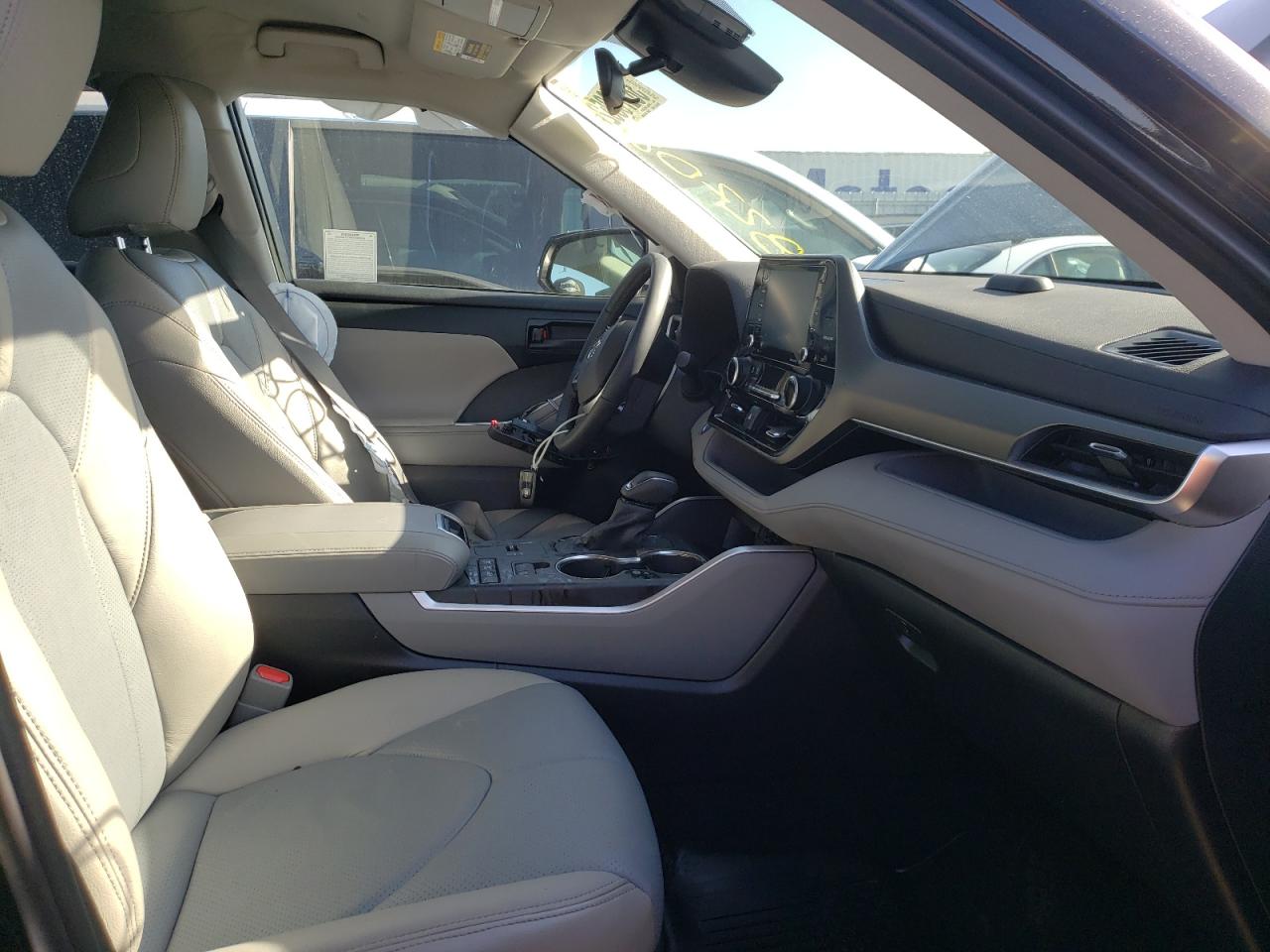 Photo 5 from auction – 2021 TOYOTA HIGHLANDER with VIN 5TDBBRCH9MS537185