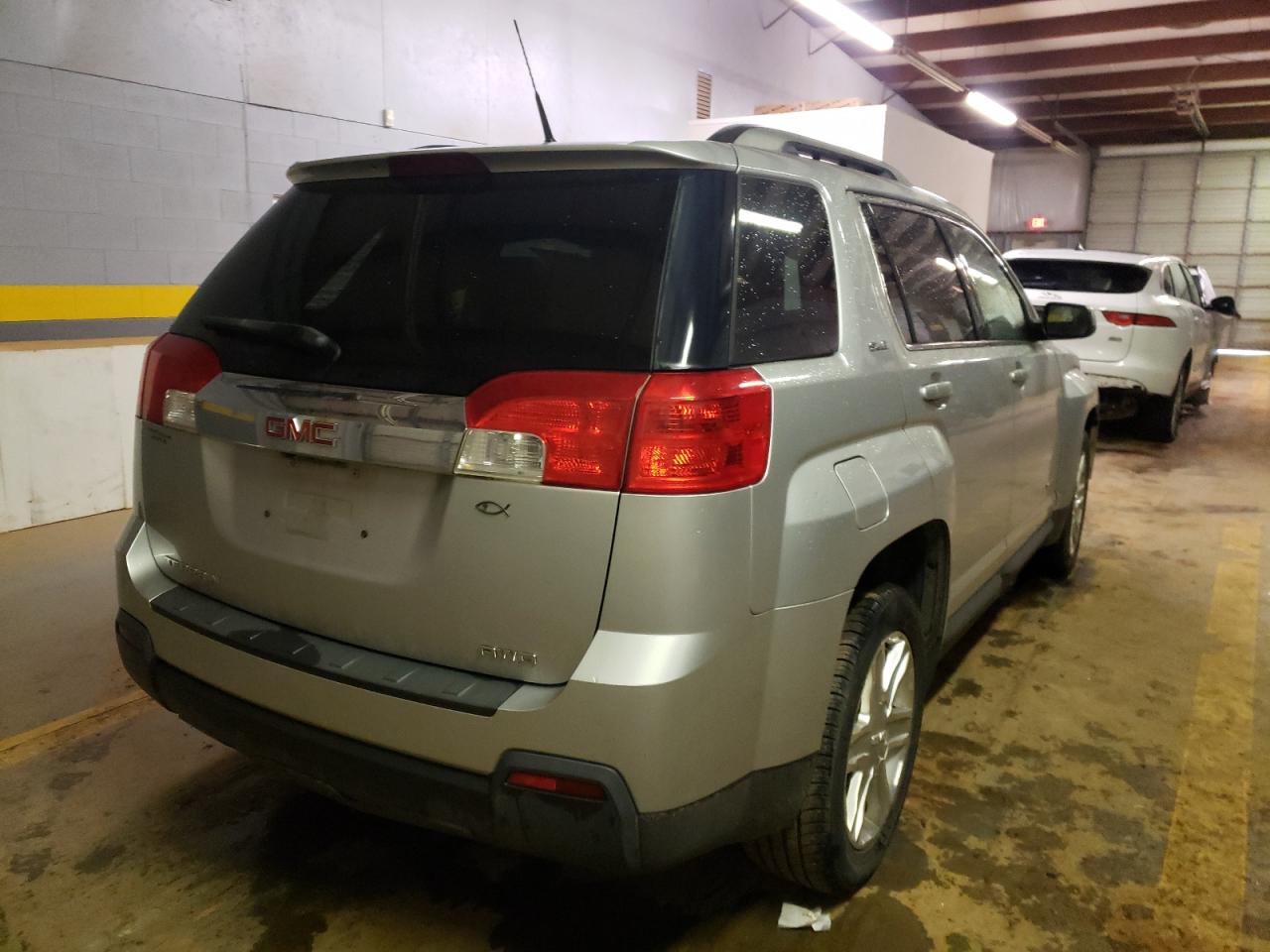 Photo 4 from auction – 2010 GMC TERRAIN SL with VIN 2CTFLEEW2A6409822