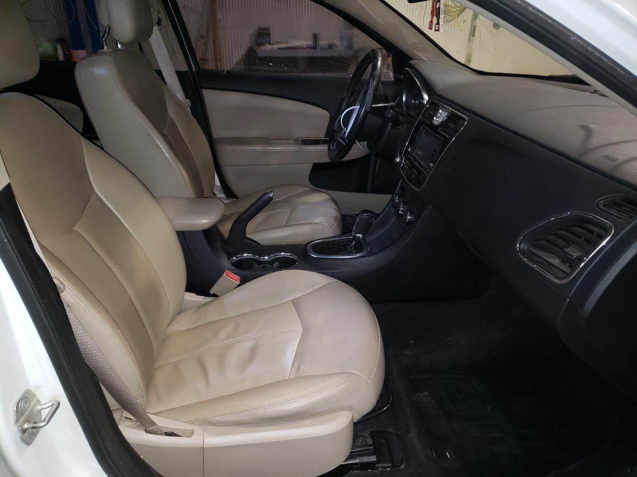 Photo 5 from auction – 2012 CHRYSLER 200 LIMITE with VIN 1C3CCBCG4CN222092