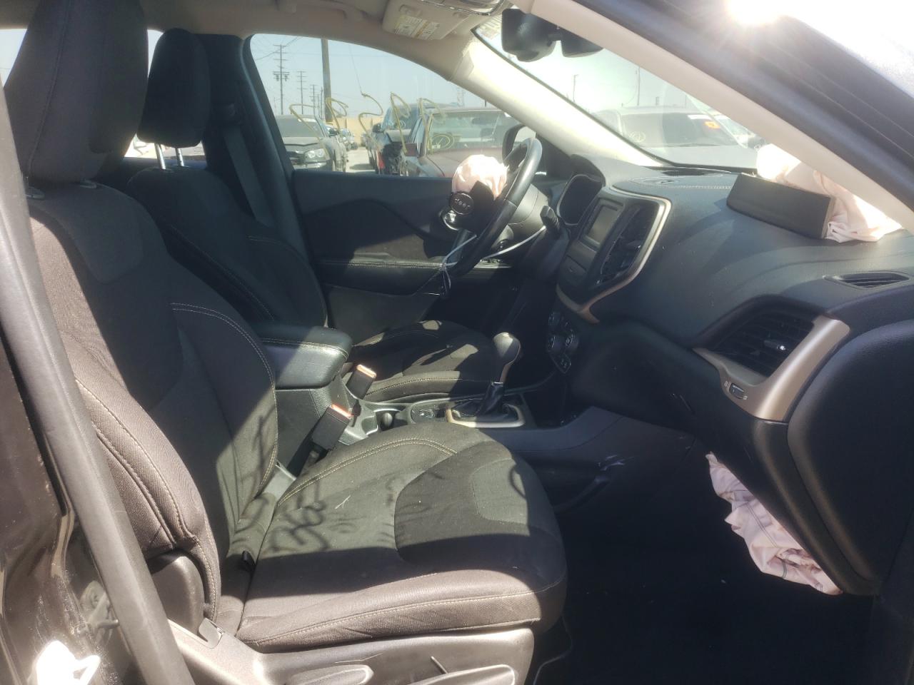 Photo 5 from auction – 2015 JEEP CHEROKEE L with VIN 1C4PJLCB4FW658159