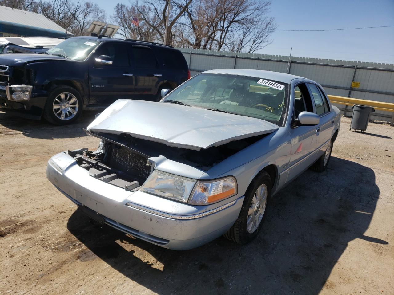 Photo 2 from auction – 2005 MERCURY GRAND MARQ with VIN 2MEFM75W75X664808