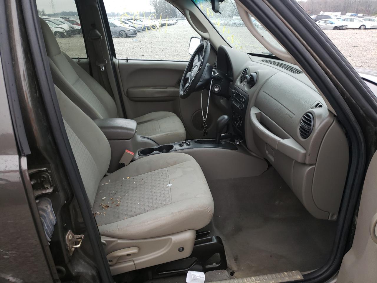 Photo 5 from auction – 2006 JEEP LIBERTY SP with VIN 1J4GL48K46W286664