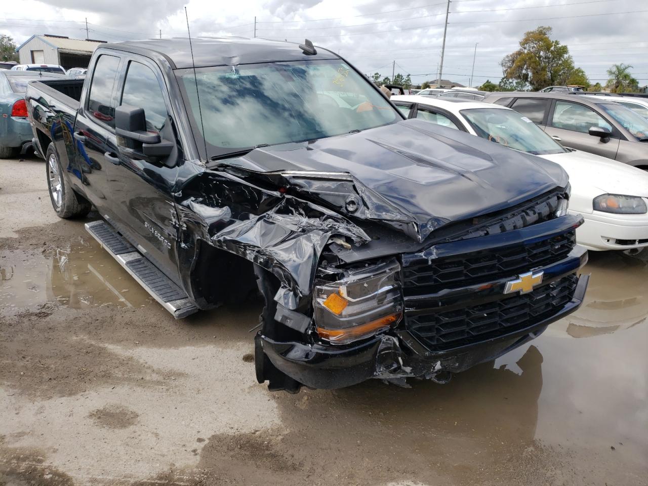 CHEVROLET SILVERADO 2017 with VIN 1GCRCPEC1HZ368351 - Photo from auction
