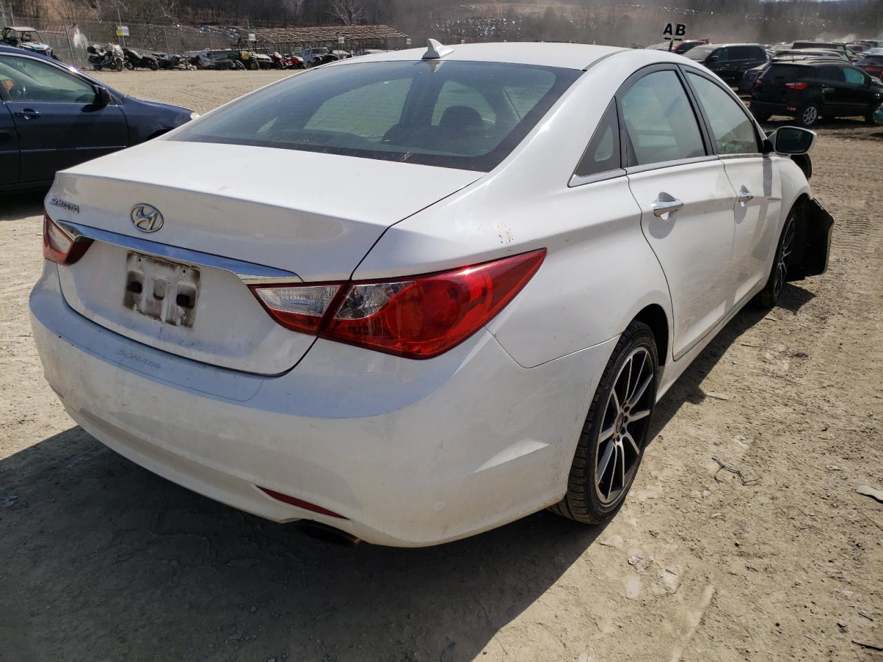 Photo 4 from auction – 2013 HYUNDAI SONATA SE with VIN 5NPEC4AC8DH782764