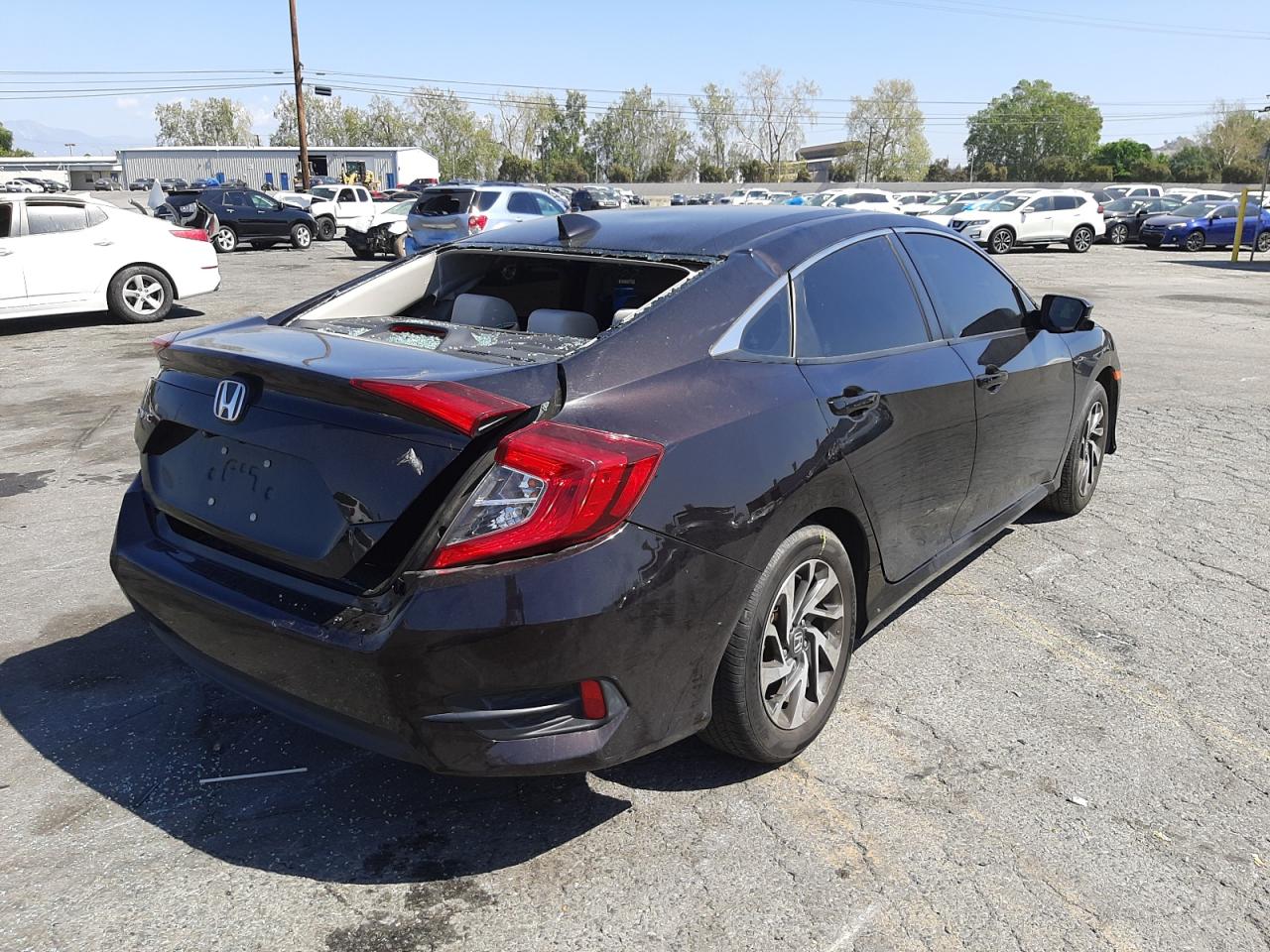 Photo 4 from auction – 2017 HONDA CIVIC EX with VIN 19XFC2F75HE068363