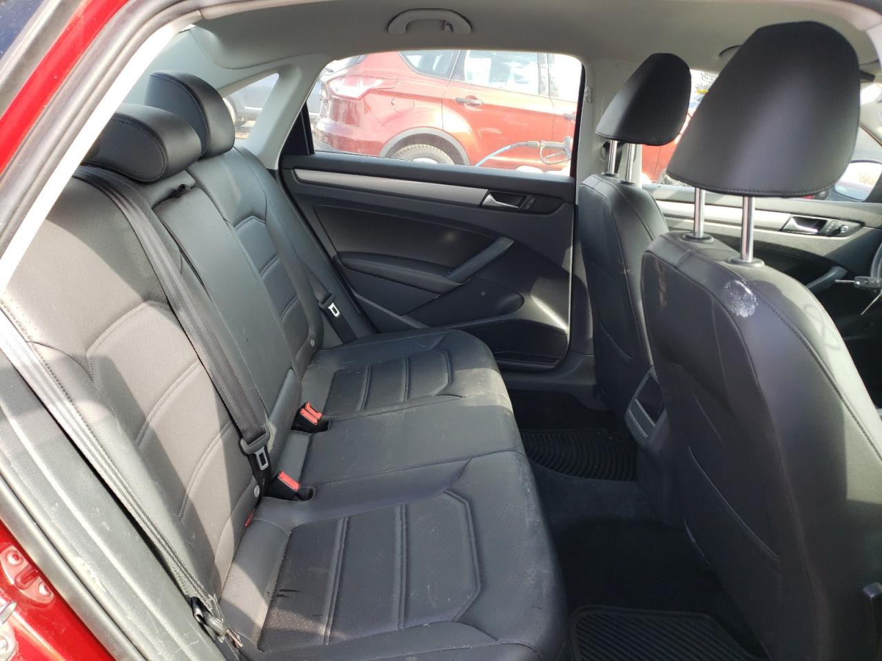 Photo 6 from auction – 2015 VOLKSWAGEN PASSAT S with VIN 1VWAT7A36FC026359