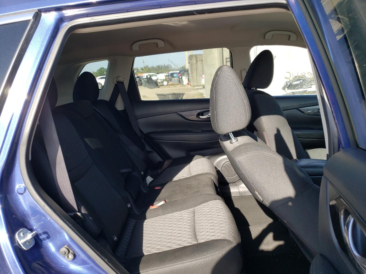 Photo 6 from auction – 2017 NISSAN ROGUE S with VIN KNMAT2MT2HP555627