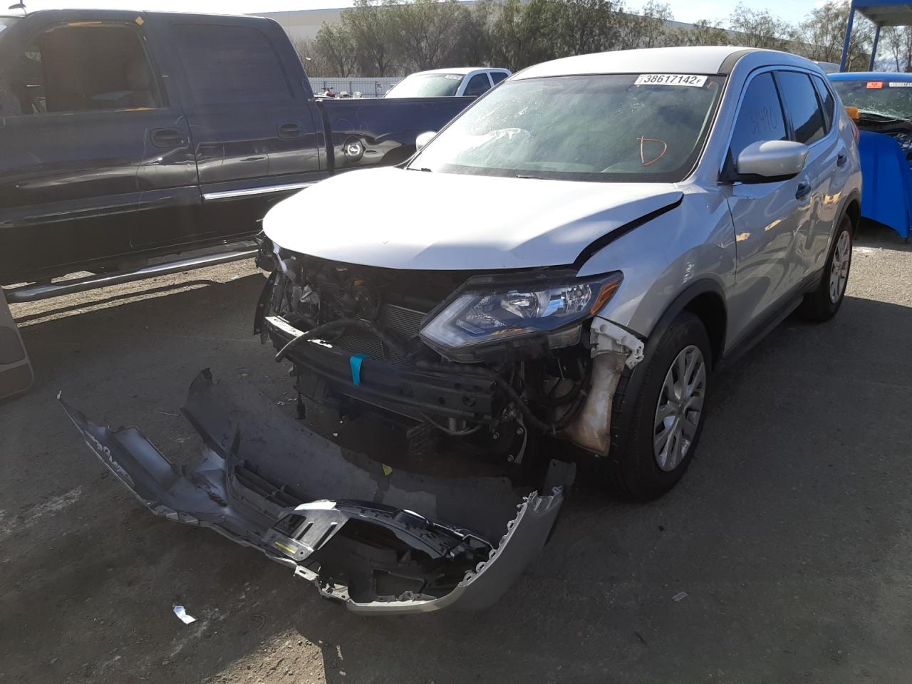 Photo 2 from auction – 2017 NISSAN ROGUE S with VIN KNMAT2MT0HP527602