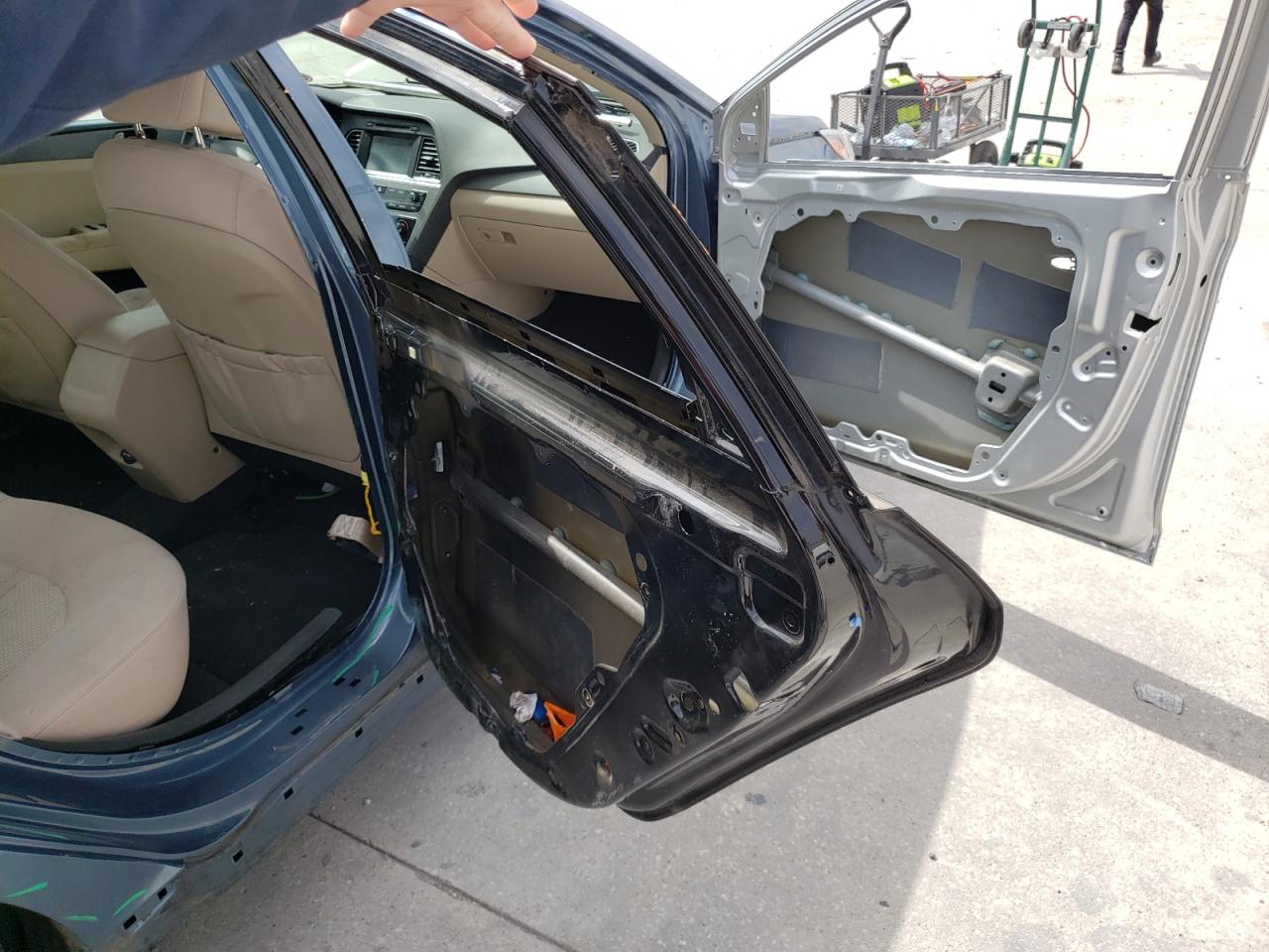 Photo 9 from auction – 2017 HYUNDAI SONATA SE with VIN 5NPE24AF8HH526417
