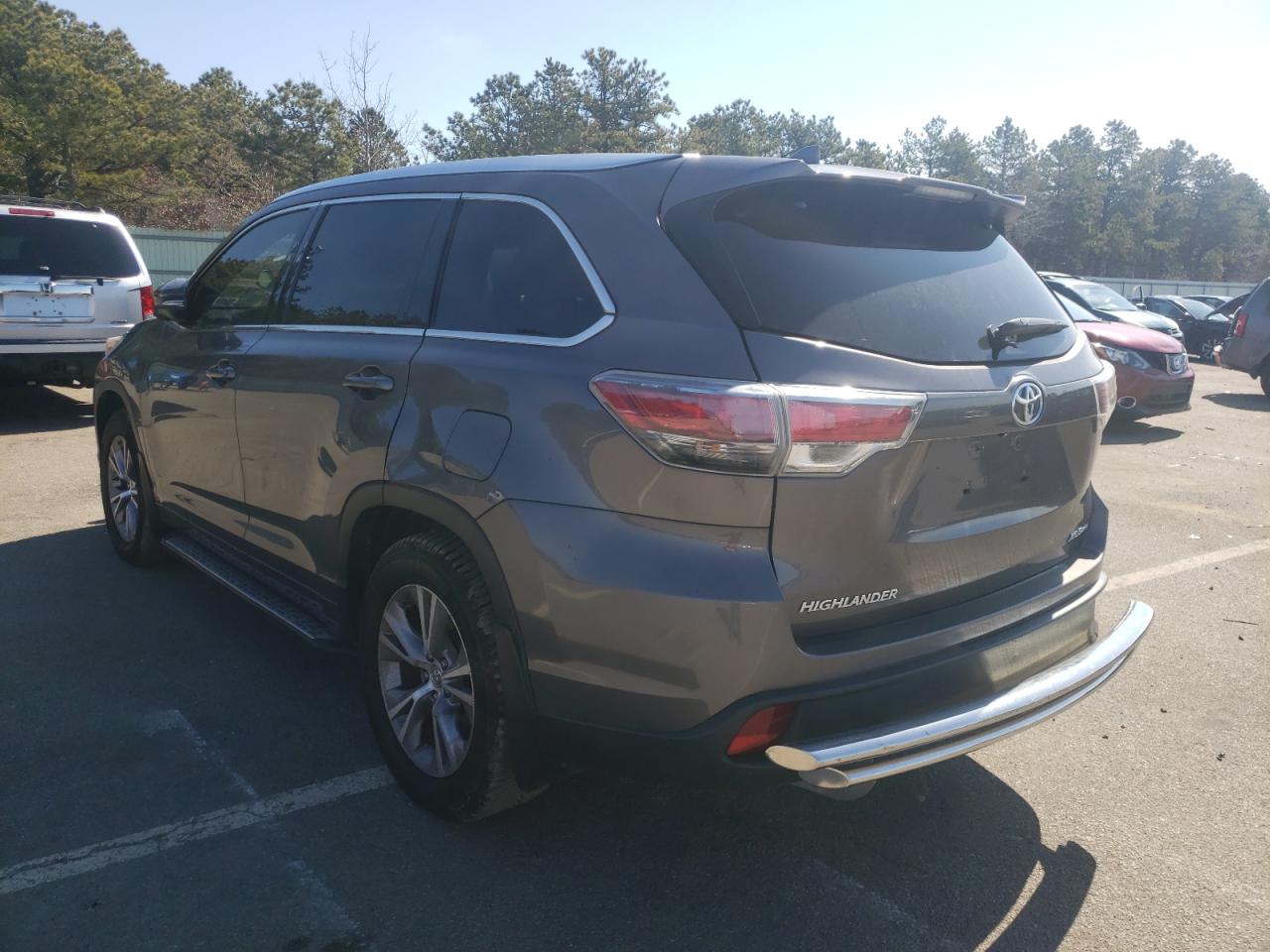Photo 3 from auction – 2015 TOYOTA HIGHLANDER with VIN 5TDJKRFHXFS115971