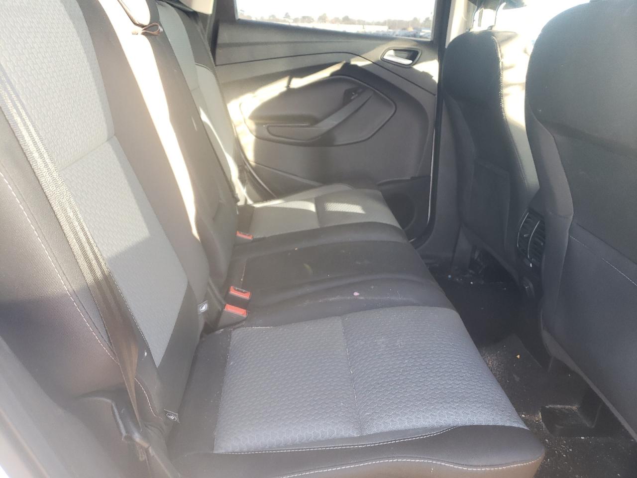 Photo 6 from auction – 2017 FORD ESCAPE SE with VIN 1FMCU0GD2HUD10399