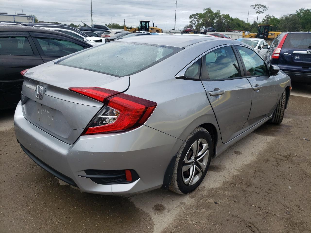Photo 4 from auction – 2017 HONDA CIVIC LX with VIN 19XFC2F53HE044058