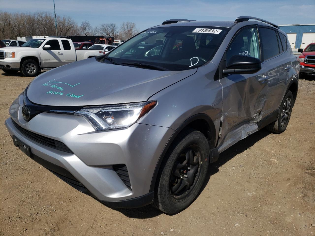 Photo 2 from auction – 2017 TOYOTA RAV4 LE with VIN 2T3BFREV2HW547729