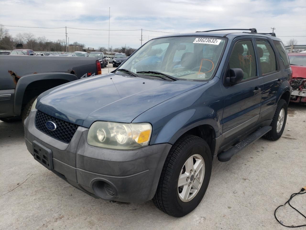 Photo 2 from auction – 2005 FORD ESCAPE XLS with VIN 1FMYU02Z65DA00132