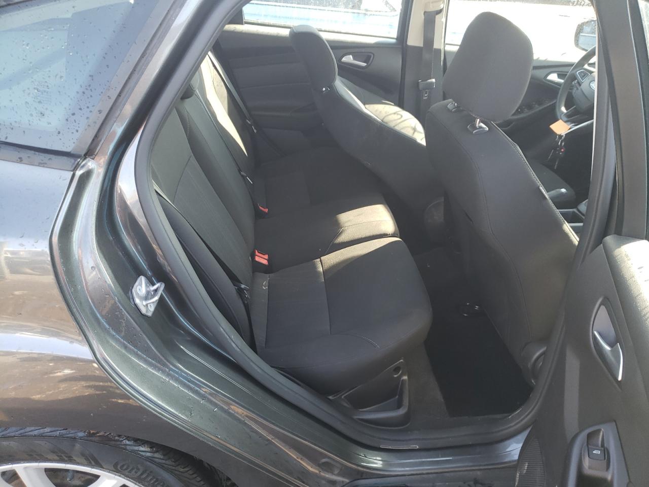 Photo 6 from auction – 2017 FORD FOCUS SE with VIN 1FADP3K27HL251093