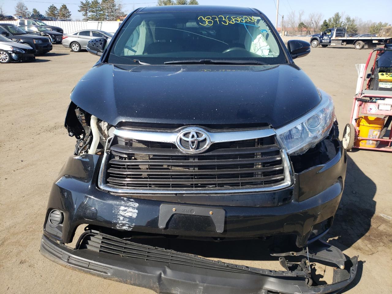 Photo 9 from auction – 2015 TOYOTA HIGHLANDER with VIN 5TDBKRFH2FS201795
