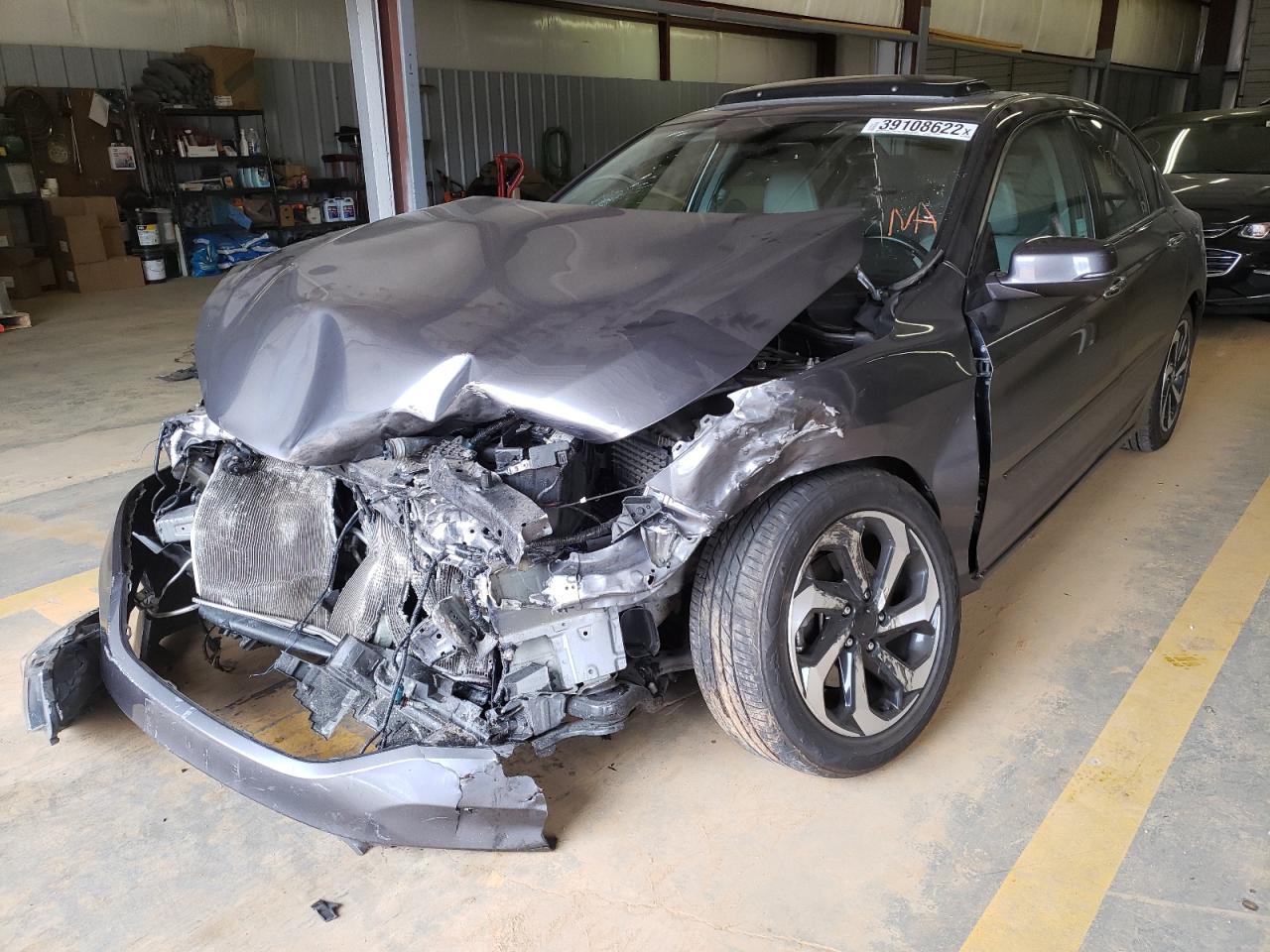 Photo 2 from auction – 2017 HONDA ACCORD EXL with VIN 1HGCR2F82HA199331