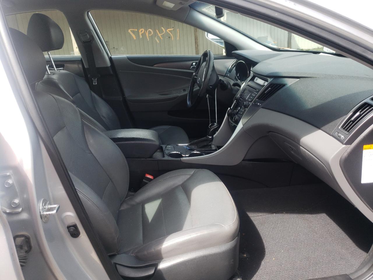 Photo 5 from auction – 2012 HYUNDAI SONATA HYB with VIN KMHEC4A49CA019632