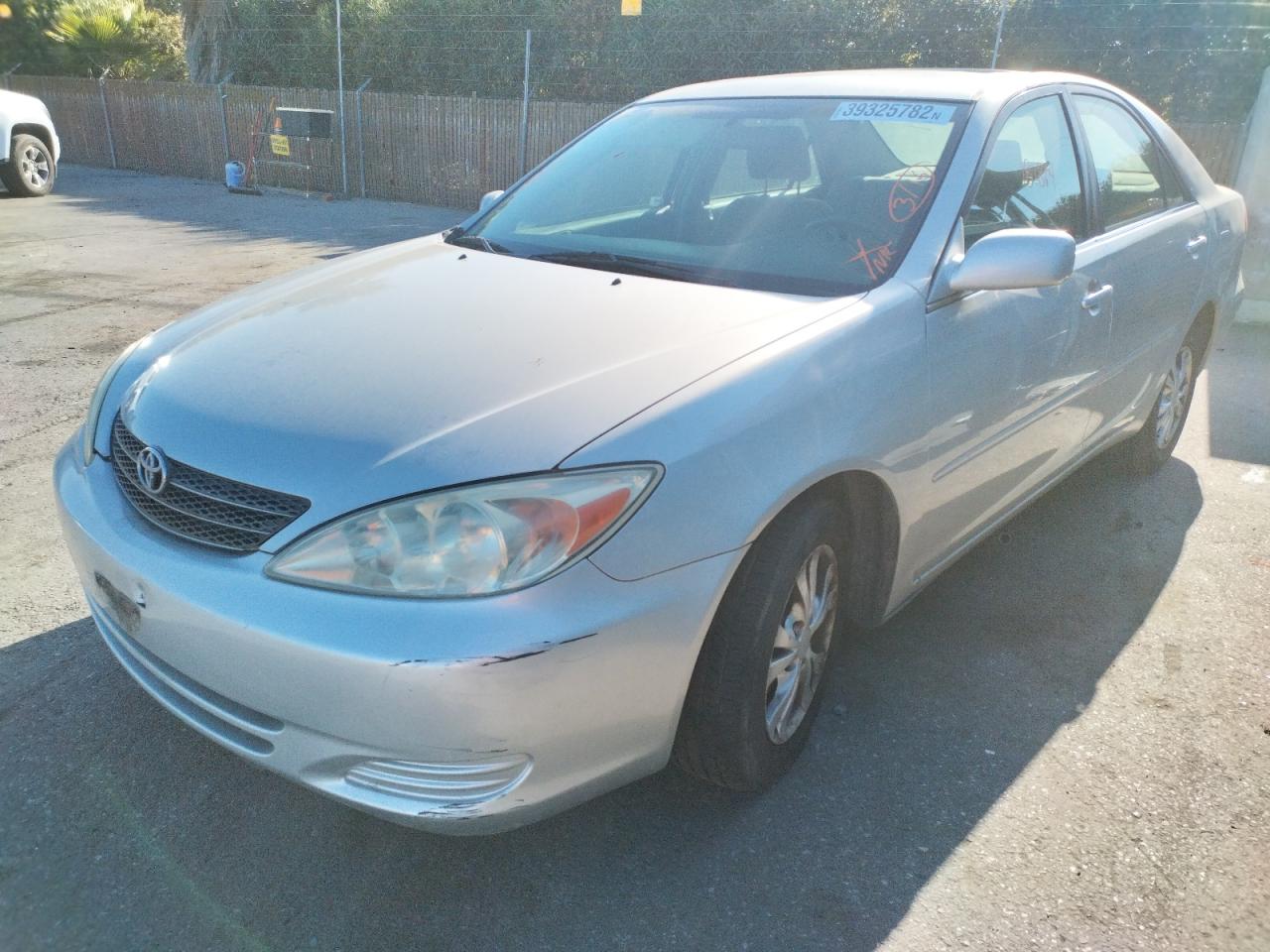 Photo 2 from auction – 2004 TOYOTA CAMRY LE with VIN 4T1BF32K84U576548