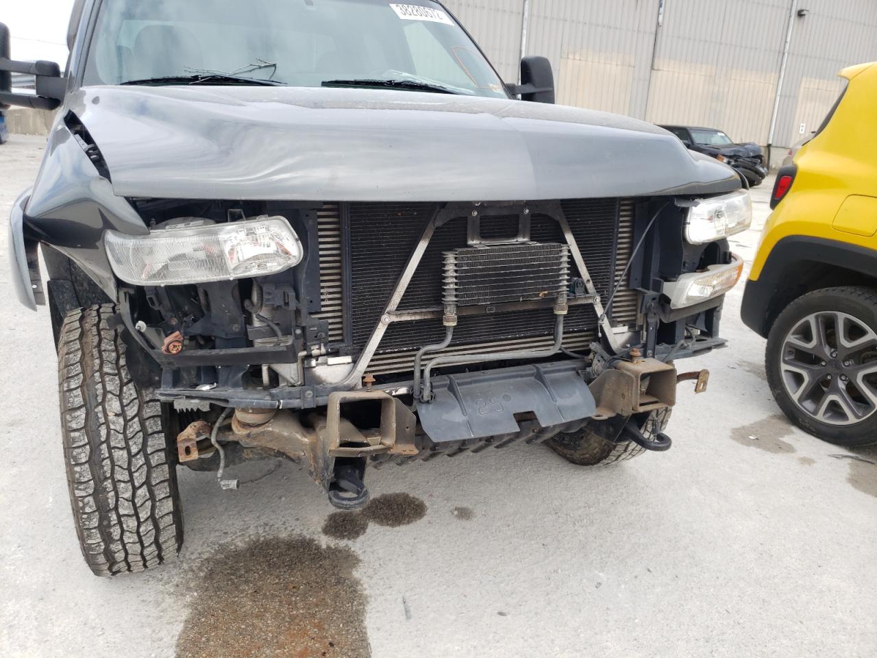 Photo 9 from auction – 2002 CHEVROLET SILVERADO with VIN 1GCHK29102E262062